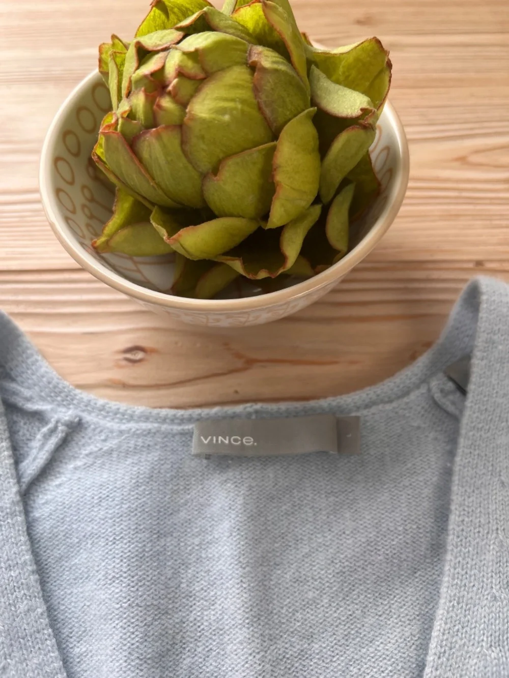 Vince 100% Cashmere Light Blue V-Neck Sweater – Size L - Picture 4 of 5